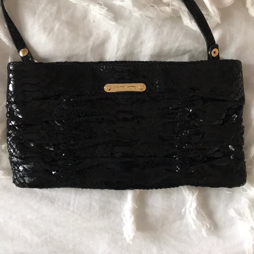 MK WALLET CLUTCH WITH REMOVABLE STRAP